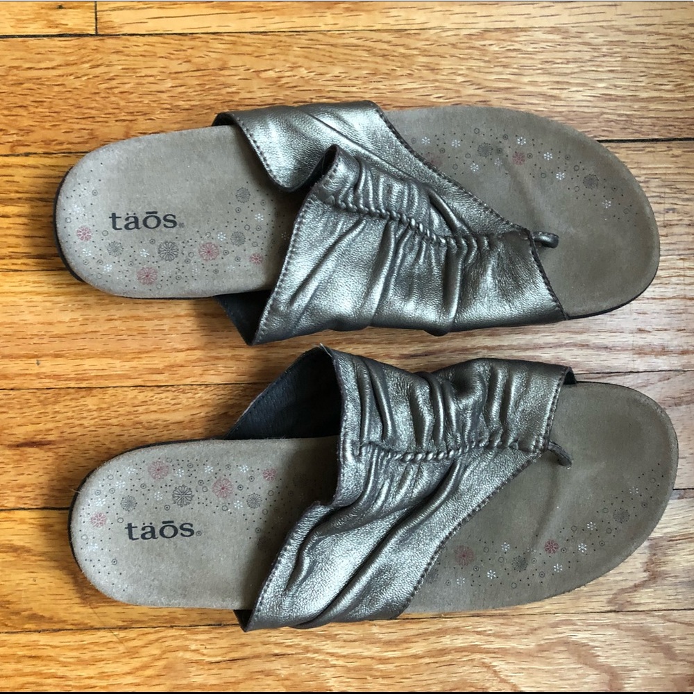 Taos Gift 2 Padded Sandals EUC